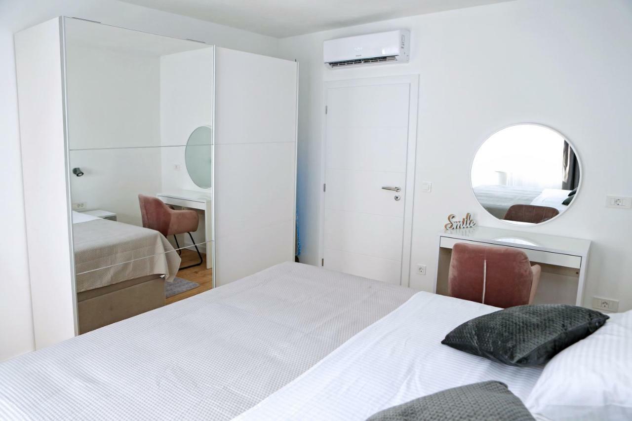 Apartment Villa Grga Zara Esterno foto
